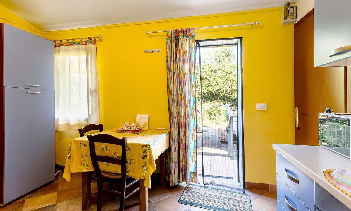 Sommacampagna Apartment | Room 'Casetta 6' with Private Terrace, Wi-Fi and Air Conditioning