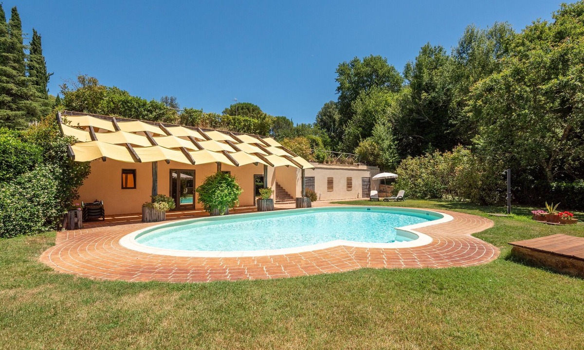 Monticiano Apartment | Room 'Marroneto - Suite' with Mountain View, Shared Pool and Wi-Fi