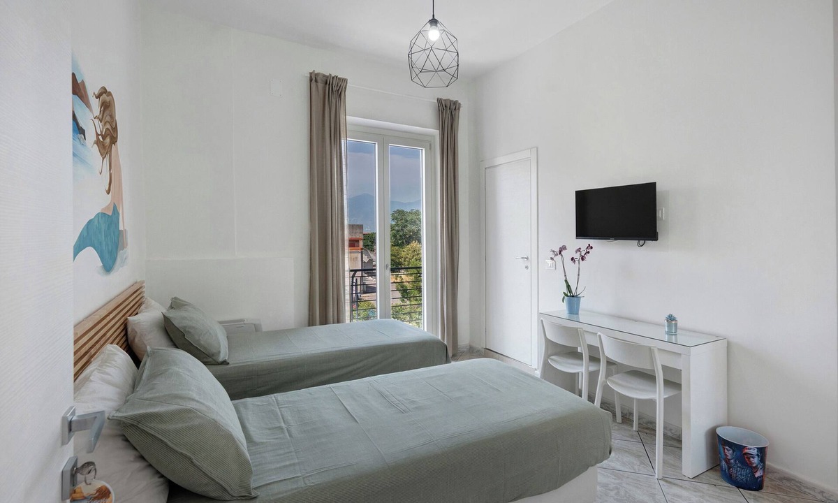 Pagani Bed & Breakfast | Room 'Napoli' with Shared Terrace, Wi-Fi and Air Conditioning
