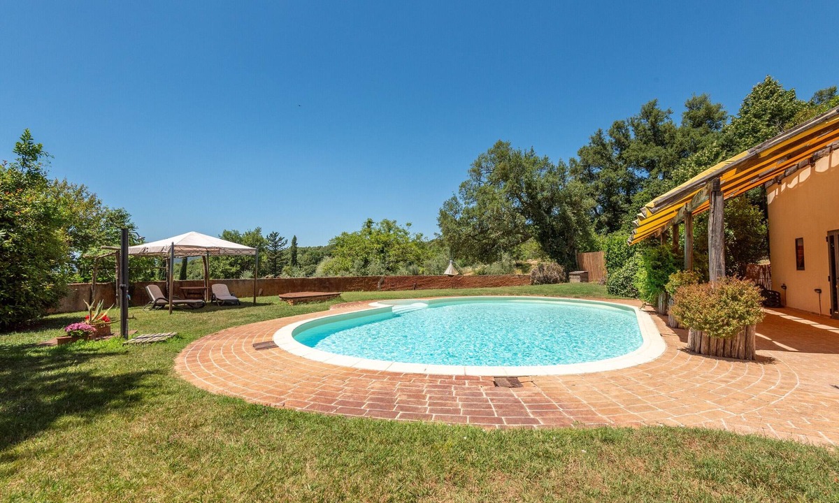 Lama Apartment | Room 'Podere Marroneto - Camera 3' with Mountain View, Shared Pool and Wi-Fi
