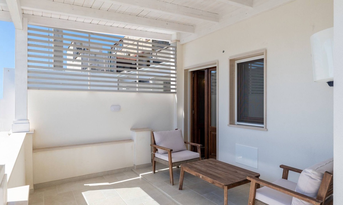 Pulsano Apartment | Room 'Primo Piano - Camera 2' with Private Garden, Wi-Fi and Air Conditioning