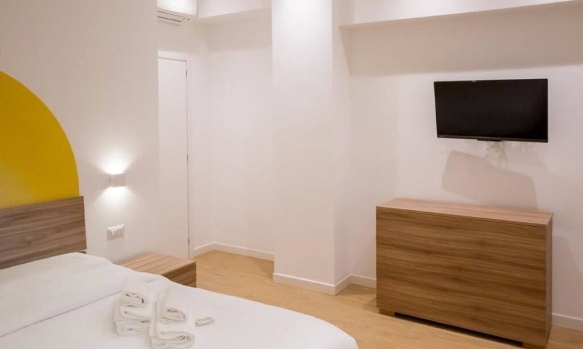 Tuscolano Apartment | RoomApartment Rome: 1 Bedroom Apartment