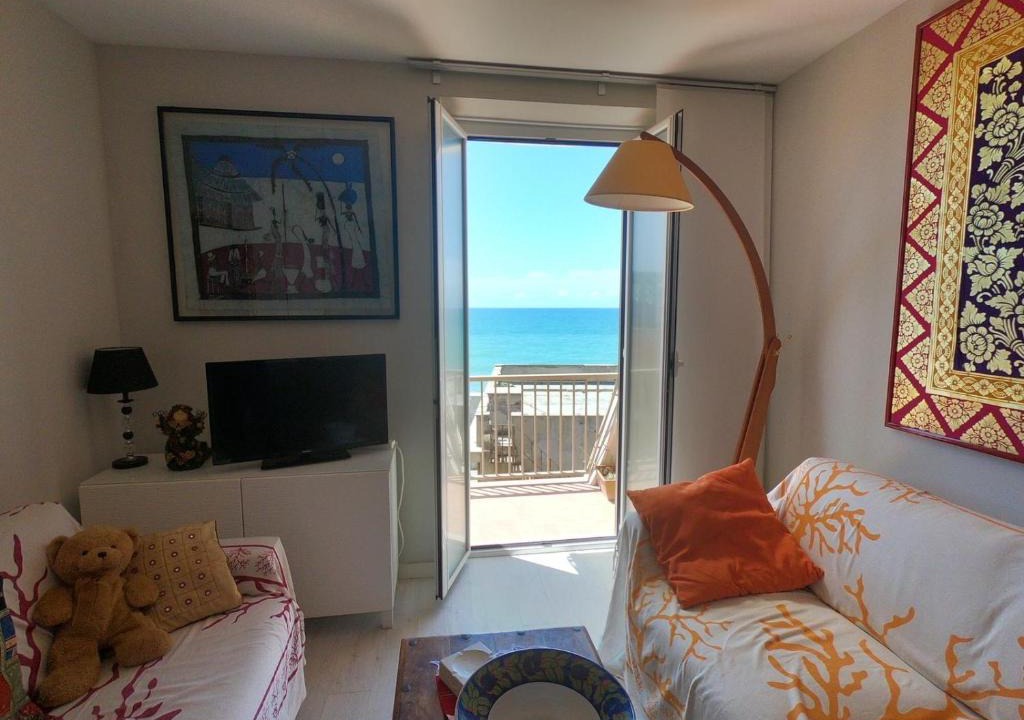 Ladispoli House | Rosso Tramonto luxury-white- LADISPOLI, Lungomare Regina Elena 58