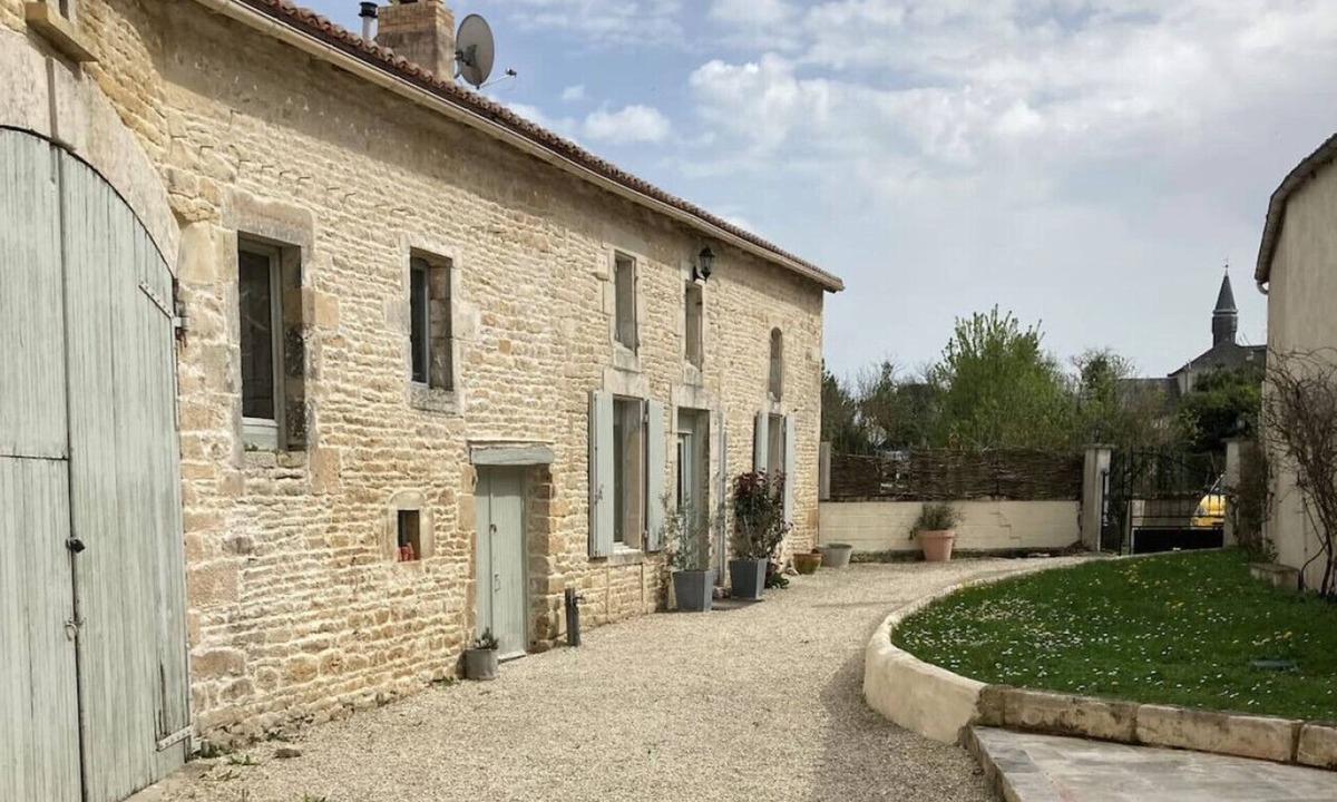 Raix House | Rural 3 bed barn conversion with swimming pool