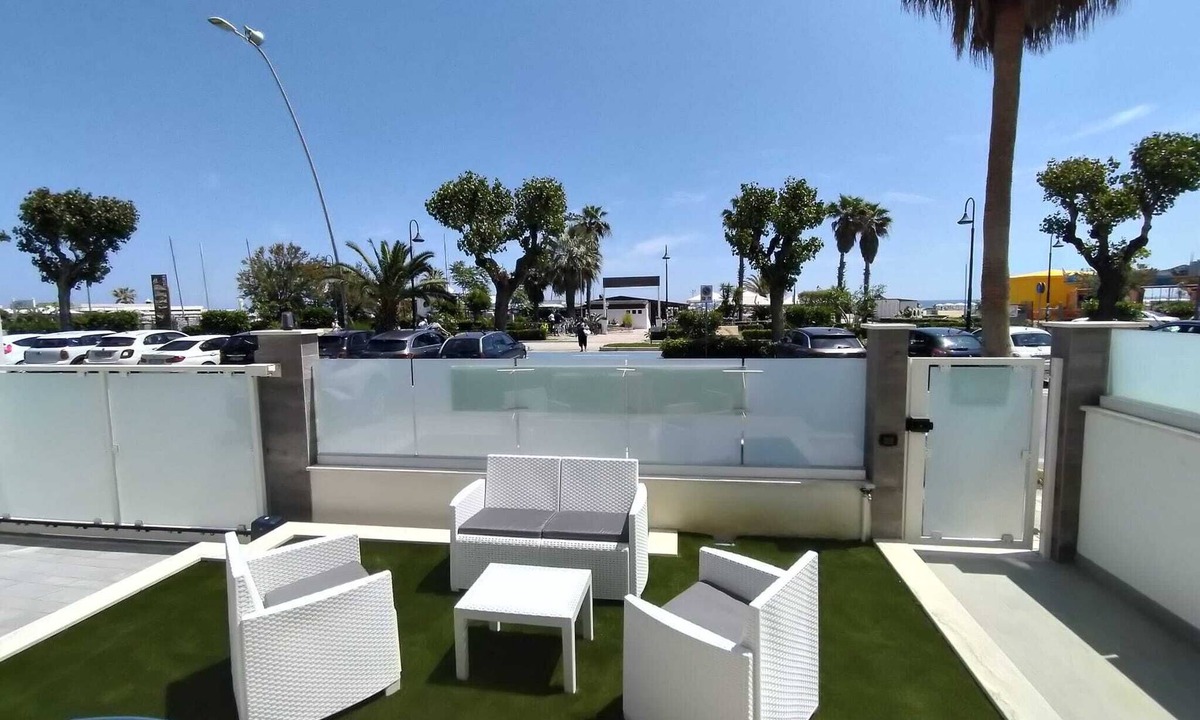 Alba Adriatica Apartment | SAILING SUITE APARTMENT WITH BEACHFRONT GARDEN