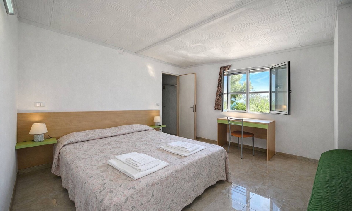 Mattinata House | San Michele - 3 - Bungalow with Sea View Window, Wi-Fi and Air Conditioning