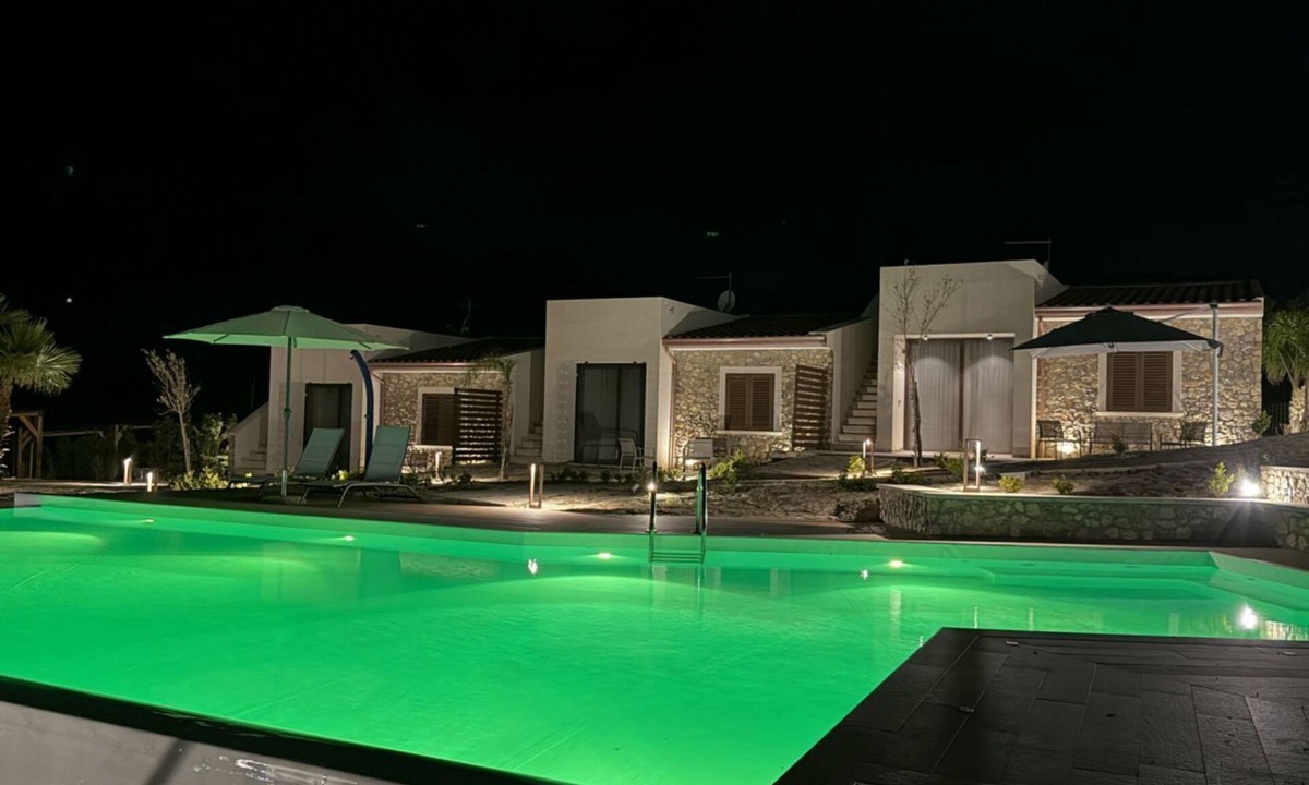 Bonifati Apartment | Sea-view apartment with a pool