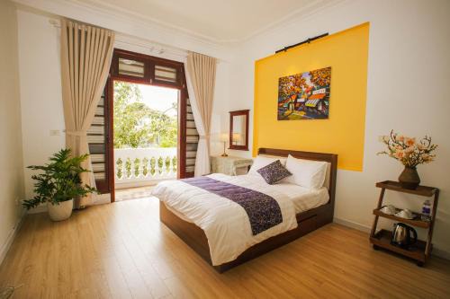 Yen Phu Apartment | Simi Homes Lake Side Hanoi - Classic Wood & Lakeview