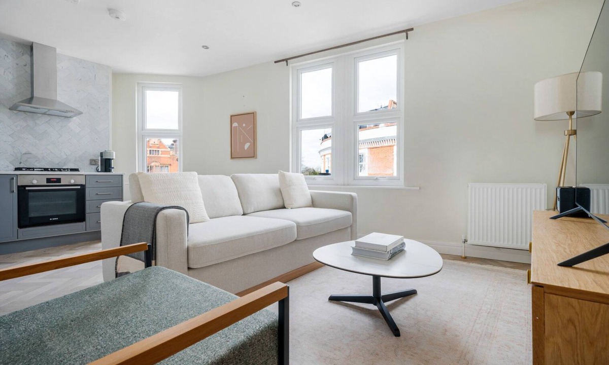 Town Apartment | Sleek Fulham 1BR, 6 min walk to Putney Bridge, by Blueground