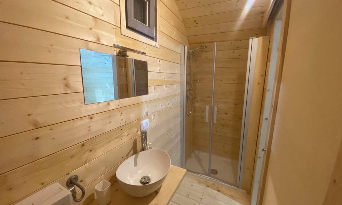 Terracina House | Sleeping in a barrel on the lake
