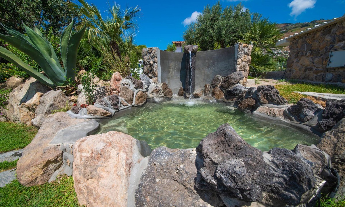 Panza Bed & Breakfast | Sorgeto Garden