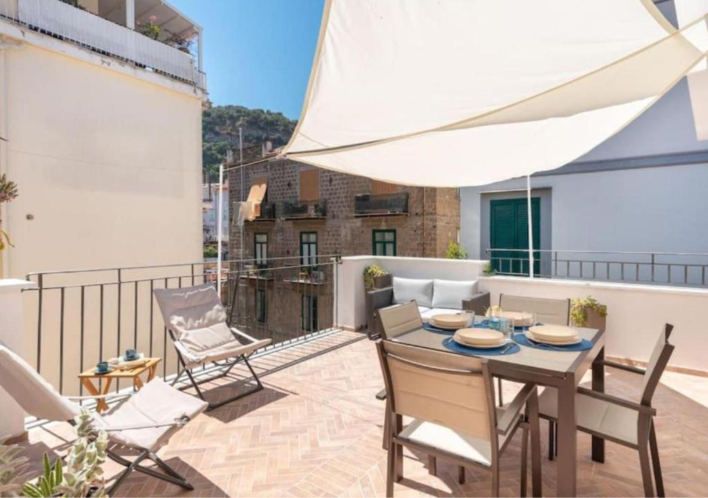 Sorrento Historic Centre Apartment | SorrentoVibes - Luxury New Sorrento Home with Terrace - Sleeps 12