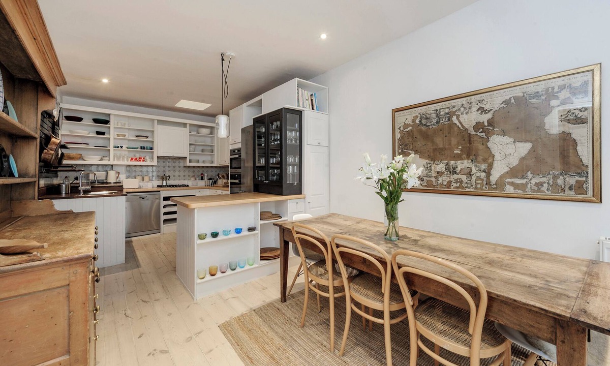 South Kensington House | South Kensington Mews Hideaway, by Veeve