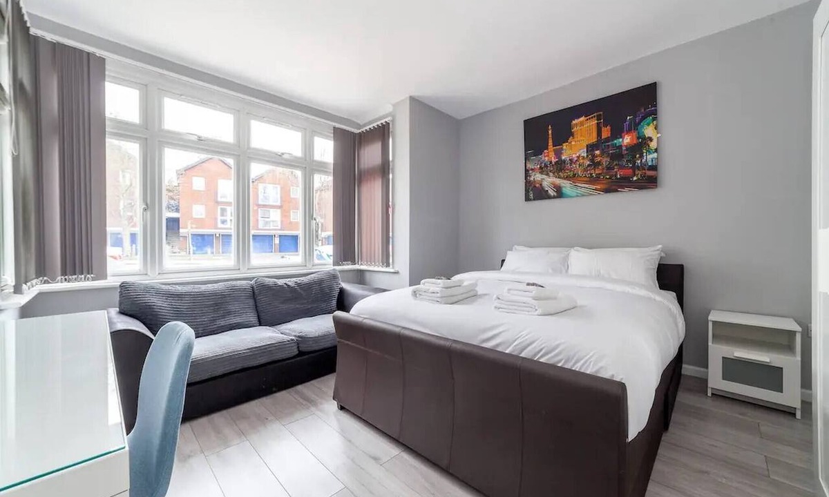 South Norwood House | Spacious 4 Bedroom House in London