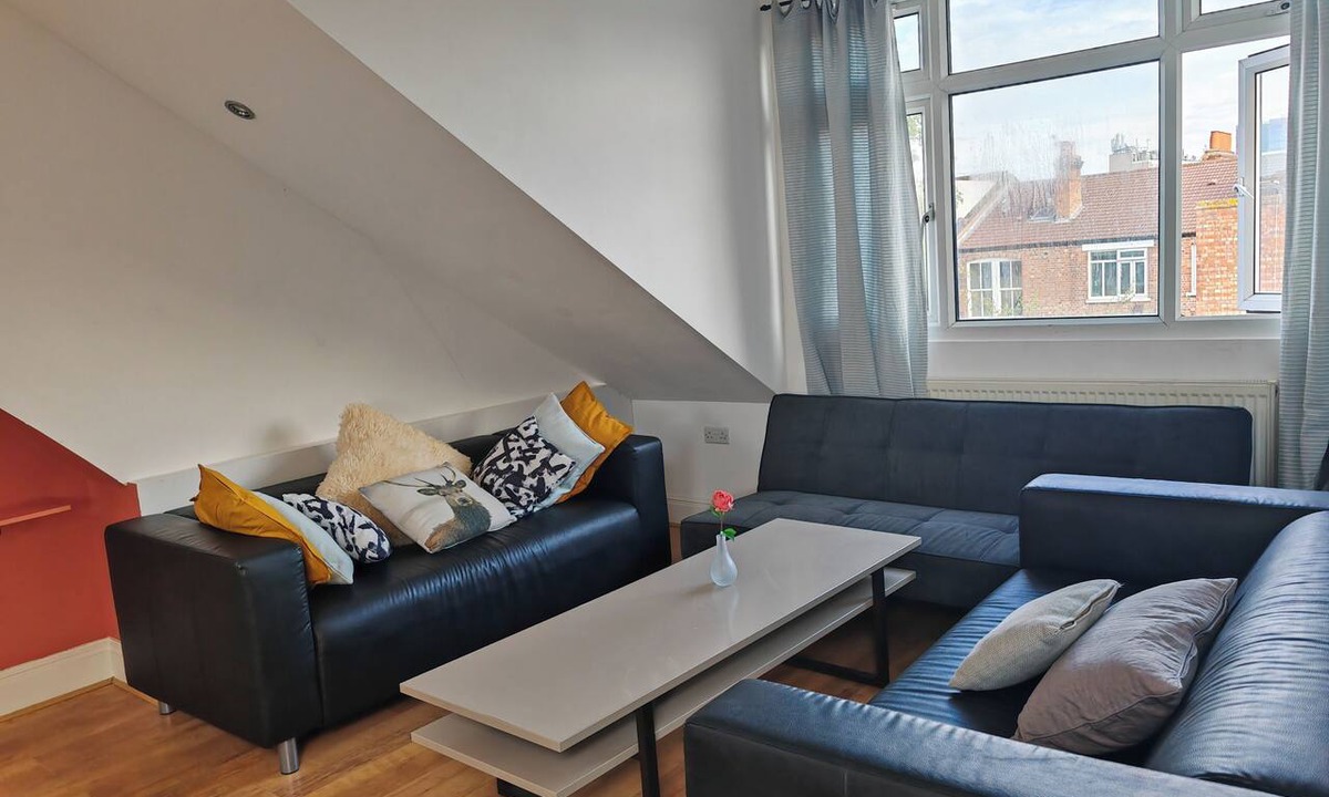 Kilburn Apartment | Spacious Apartment Sleeps 7 near central London