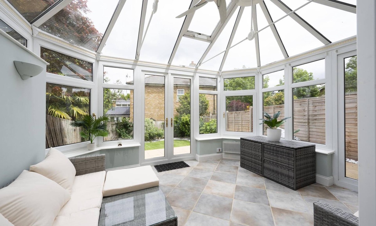 Surbiton House | Spacious Family Home with Garden and Parking - Pass the Keys