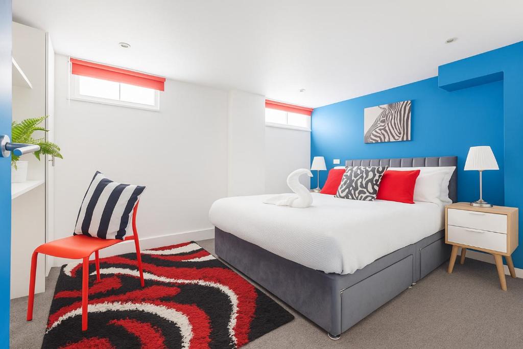 Somers Town Apartment | Spacious Garden Escape | Walk to Kings Cross