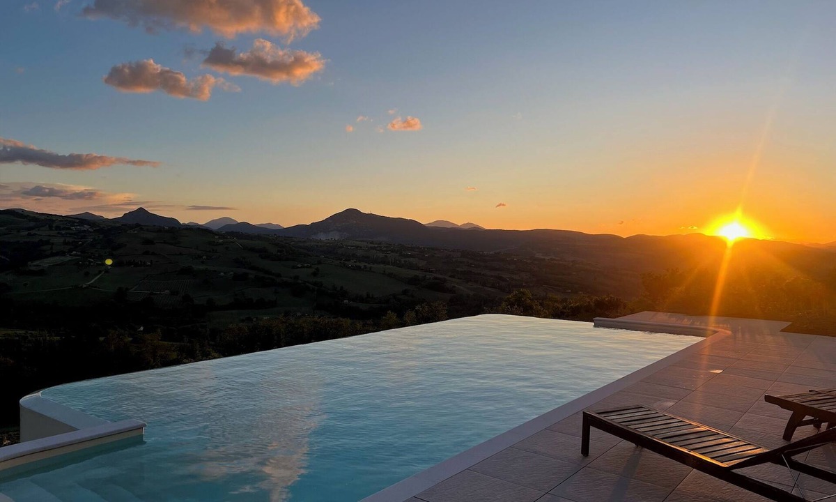 Cupramontana Villa | Spacious property with breathtaking view and infinity pool