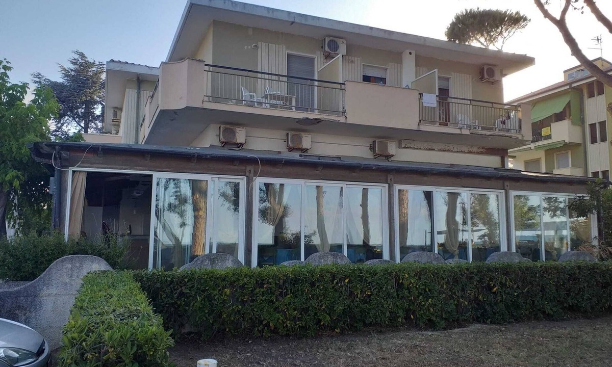 Pineto Bed & Breakfast | Spacious quadruple room a stone throw from the sea