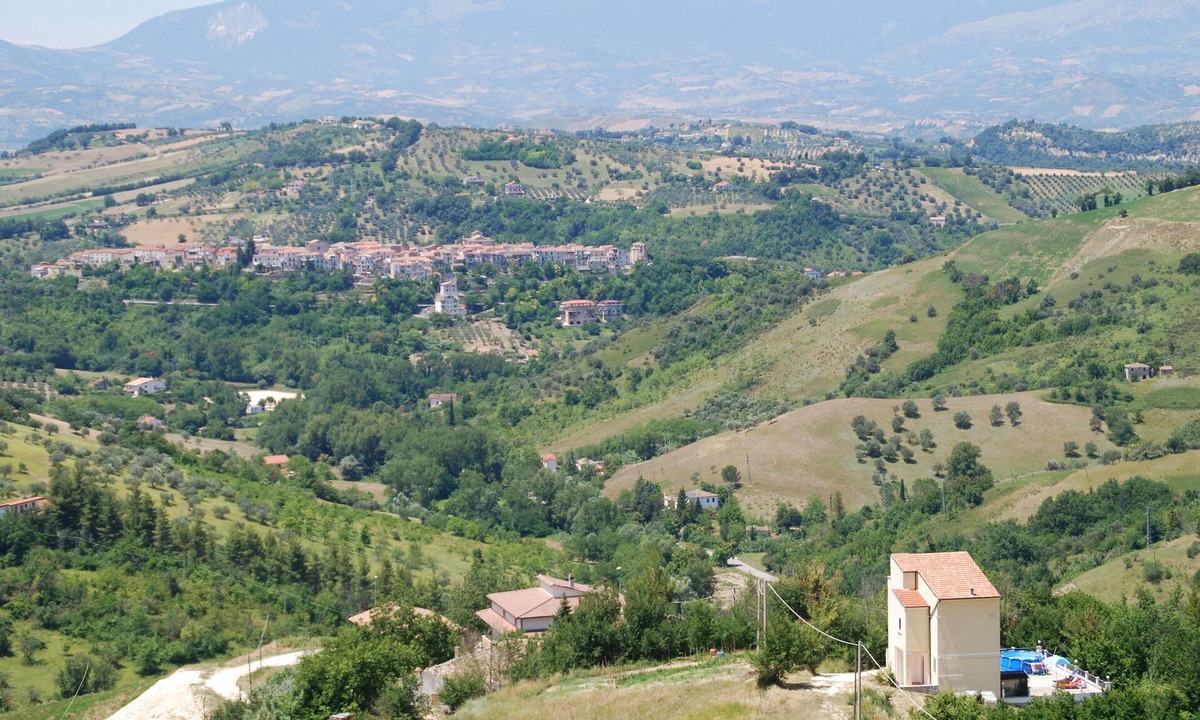 Serramonacesca Villa | Special offer Hilltop Villa with Private Pool and Stunning views 100 sq metres