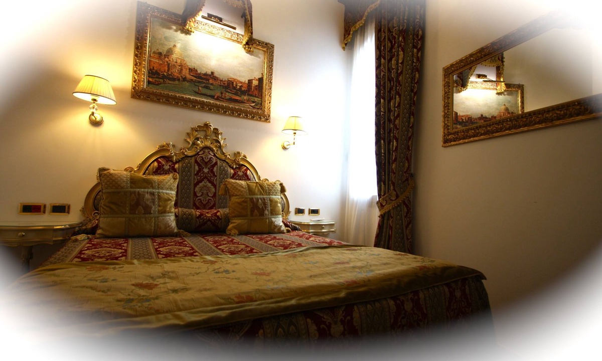San Marco Apartment | Splendid Star . San Marco Square Apt. - All inclusive Options. No Extras - WiFi