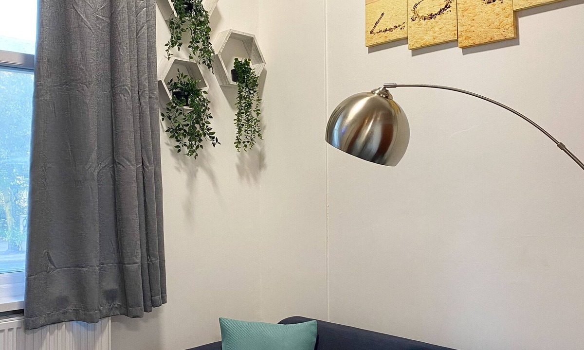 Queen's Park Apartment | Standard Studio Ensuite with Shower
