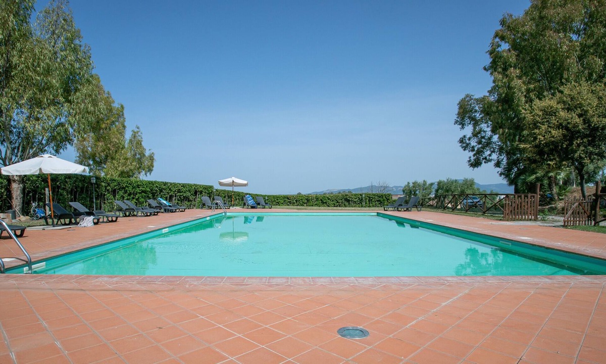 Riotorto Apartment | Studio Apartment "Pianosa" with Sea View, Garden, Wi-Fi & Shared Pool