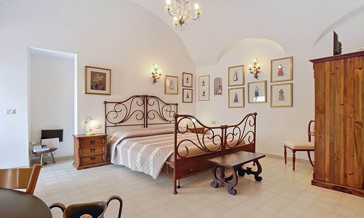 Monte Sant'Angelo Apartment | Studio 'Le Antiche Mansioni 2' with Air Conditioning