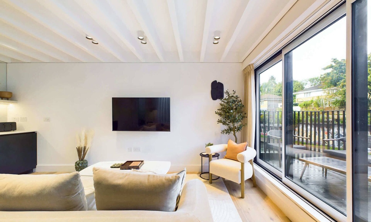 Camden Town House | Stunning Mews House overlooking Regent's Canal