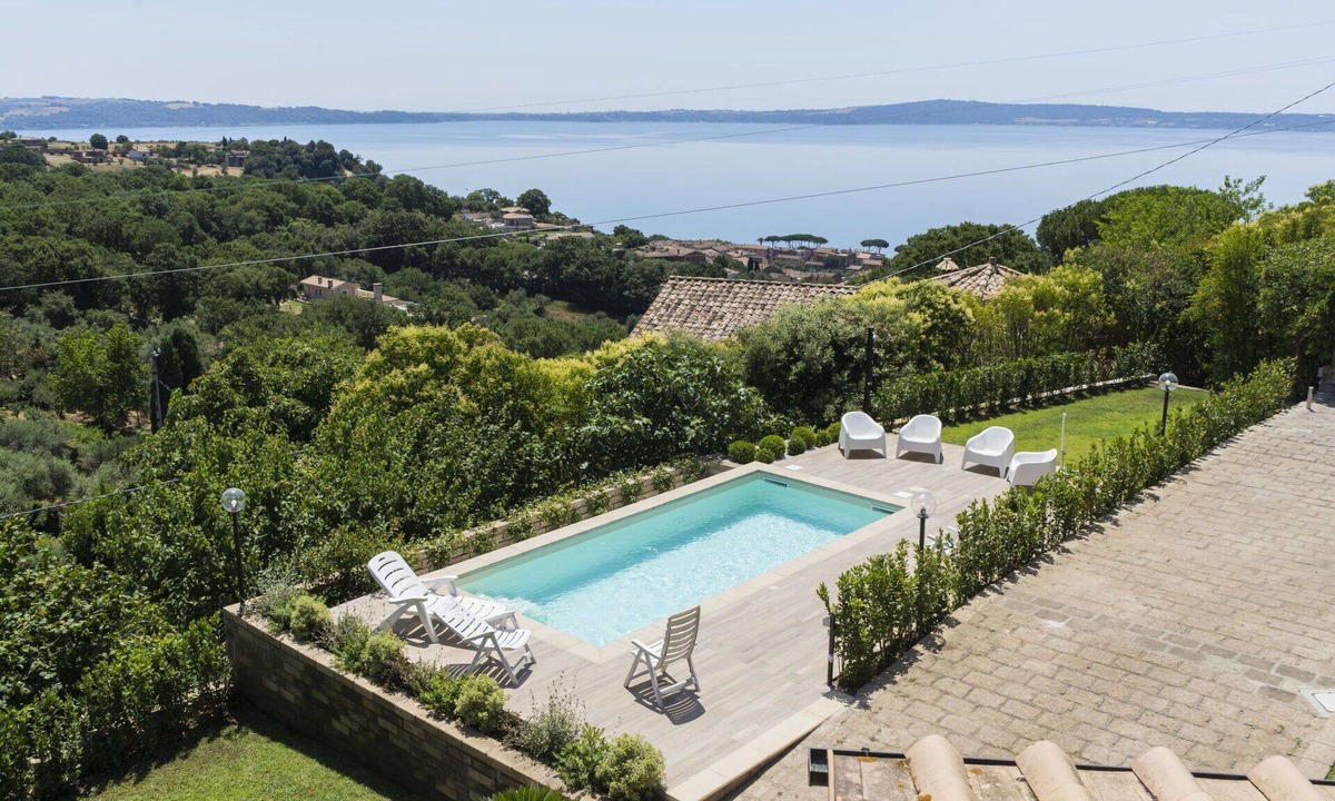 Lake Bracciano Villa | Stunning private villa for 14 people with A/C, private pool, WIFI, TV, patio and pets allowed