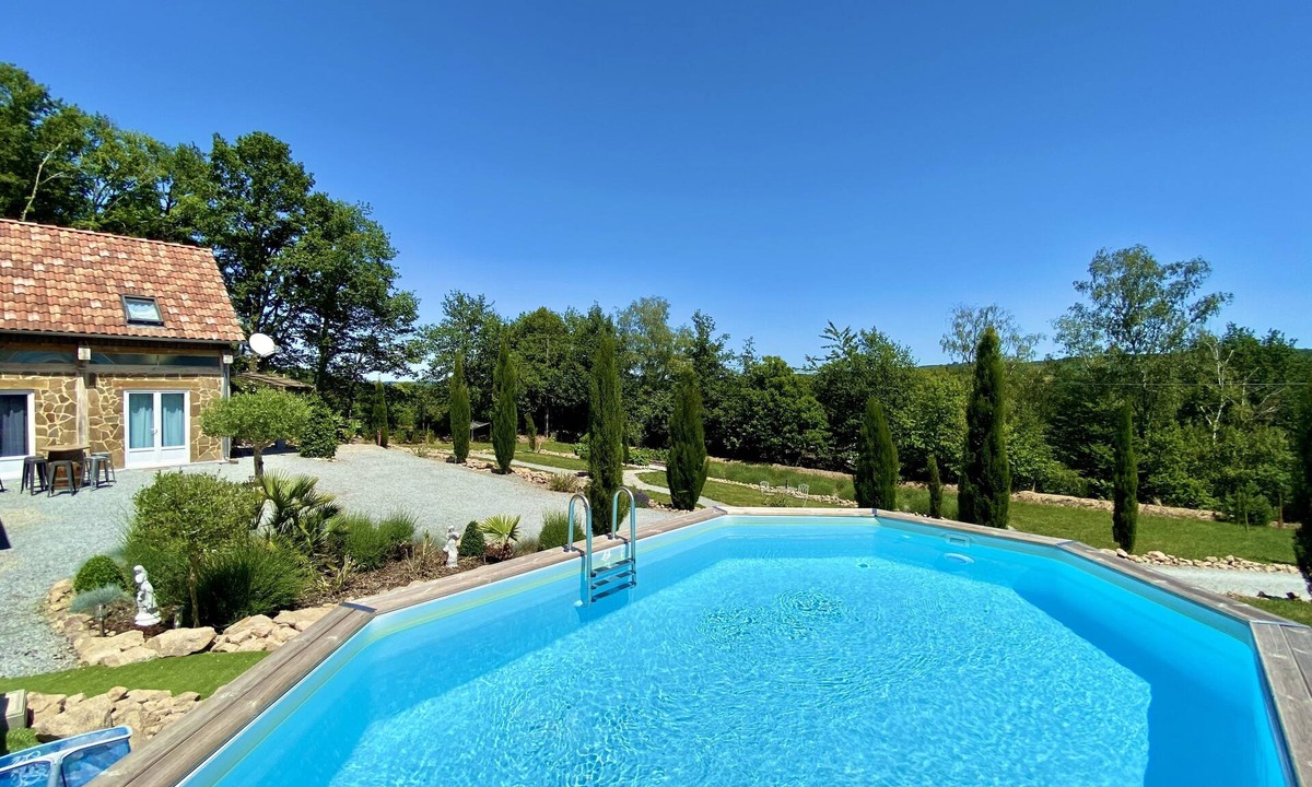 Bessines-sur-Gartempe House | Stunning private house with pool. Set in beautiful large gardens.