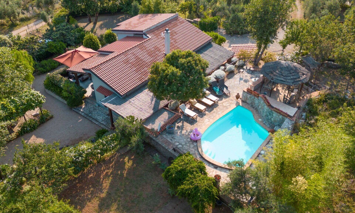 Itri Villa | Stunning private villa for 8 people with private pool, WIFI, TV, patio and pets allowed