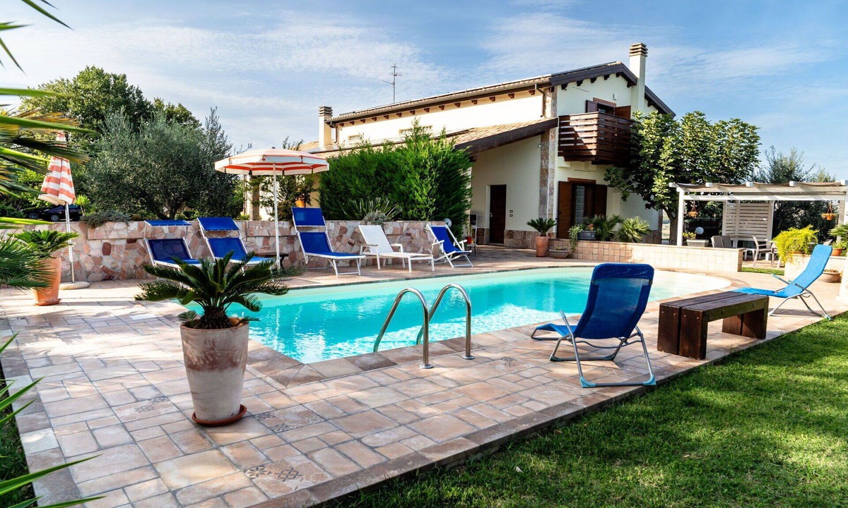 Citta Sant'Angelo House | Stunning villa for 5 guests with pool, WIFI, A/C, TV and patio