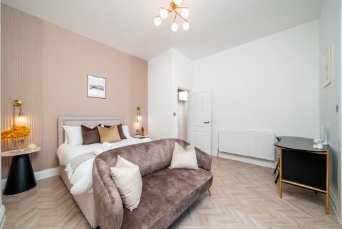 Acton Apartment | Stylish 2-Bed Garden Flat — West London Sleeps 5