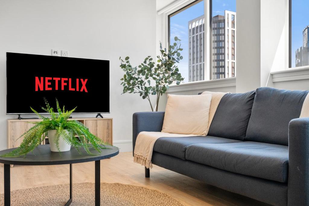 Wembley Park Apartment | Stylish 3BR in Wembley Stadium 1 Min to Tube With Private Cinema, Gym, Yoga Studio, Rooftop Lounge - By Emerald Infinity Living