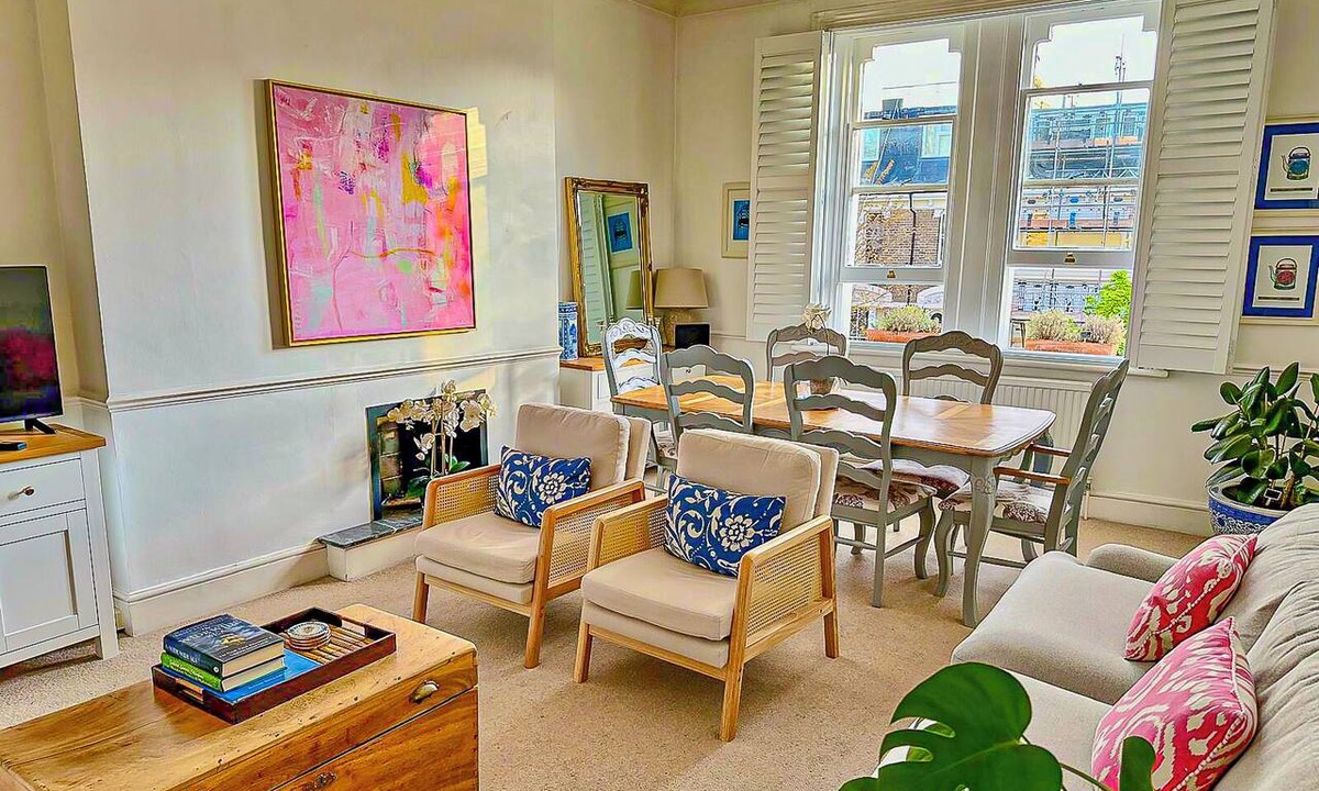 West Kensington Apartment | Stylish apartment in upmarket Kensington Olympia