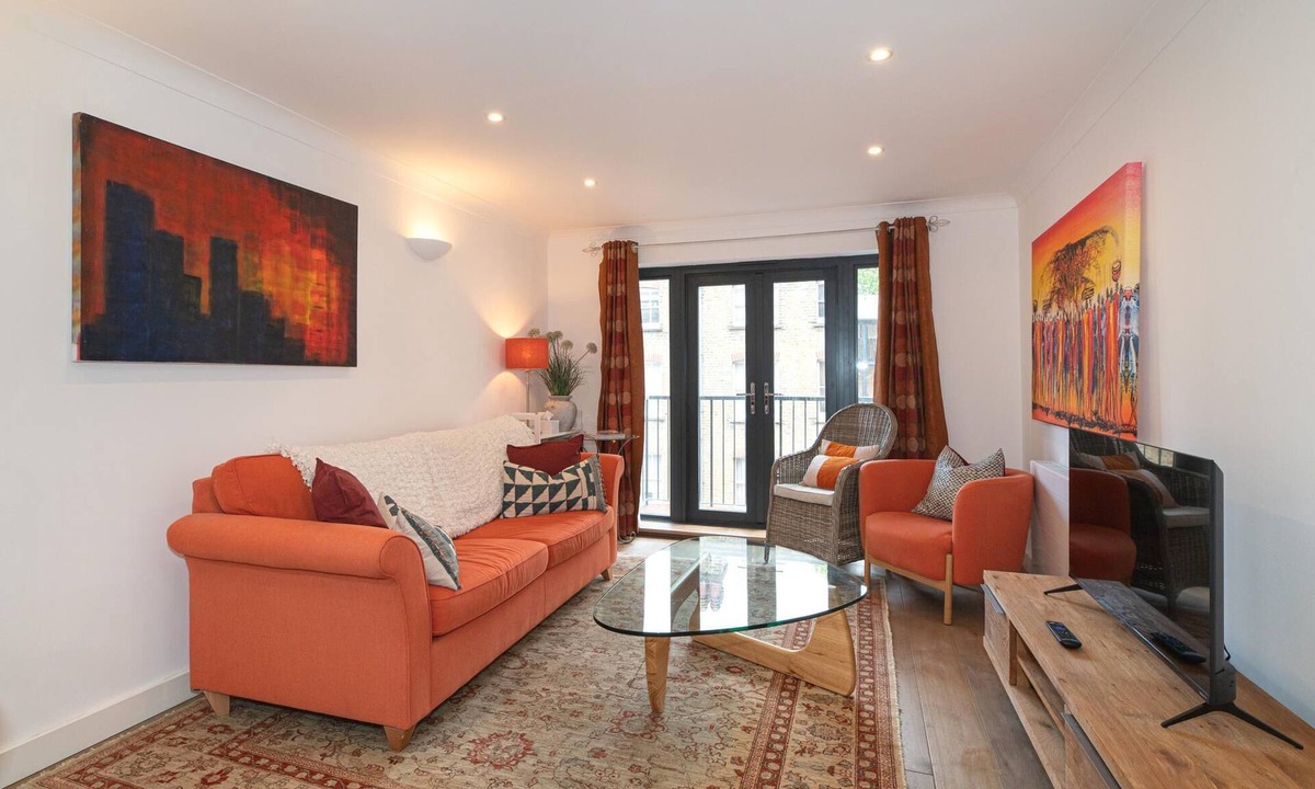 Riverside Apartment | Stylish Dockside Flat Near Tower Bridge - Pass the Keys