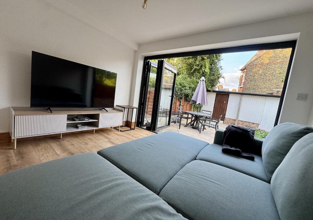 Haringey Apartment | Stylish Garden Flat Central London in 30 min
