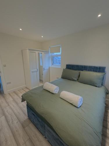 Leyton House | Stylish Rooms with shared bathroom & Kitchen in Leyton