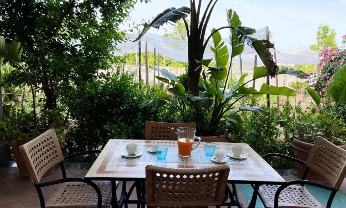 Meta Apartment | Sweet Sun King Apartment – A Peaceful Oasis Just 10 Minutes from Corso Italia ☀️🌿