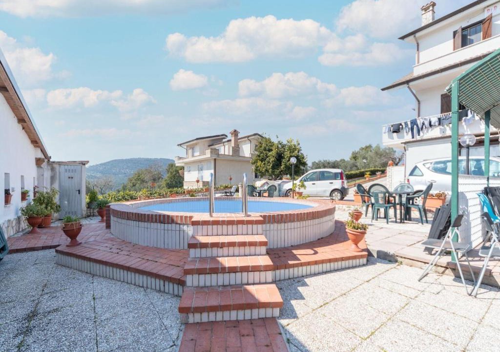 Priverno House | Tasteful holiday home in Priverno with garden