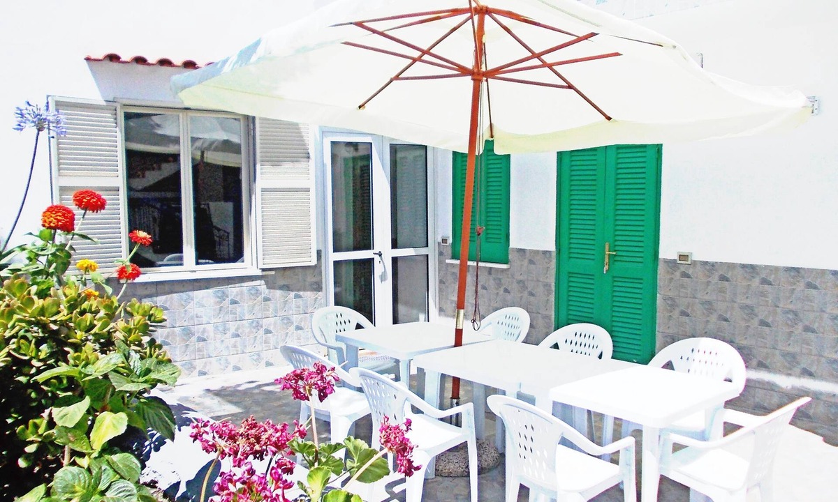 Panza Apartment | The apartment with 3 large double bedrooms, each with a private bathroom.