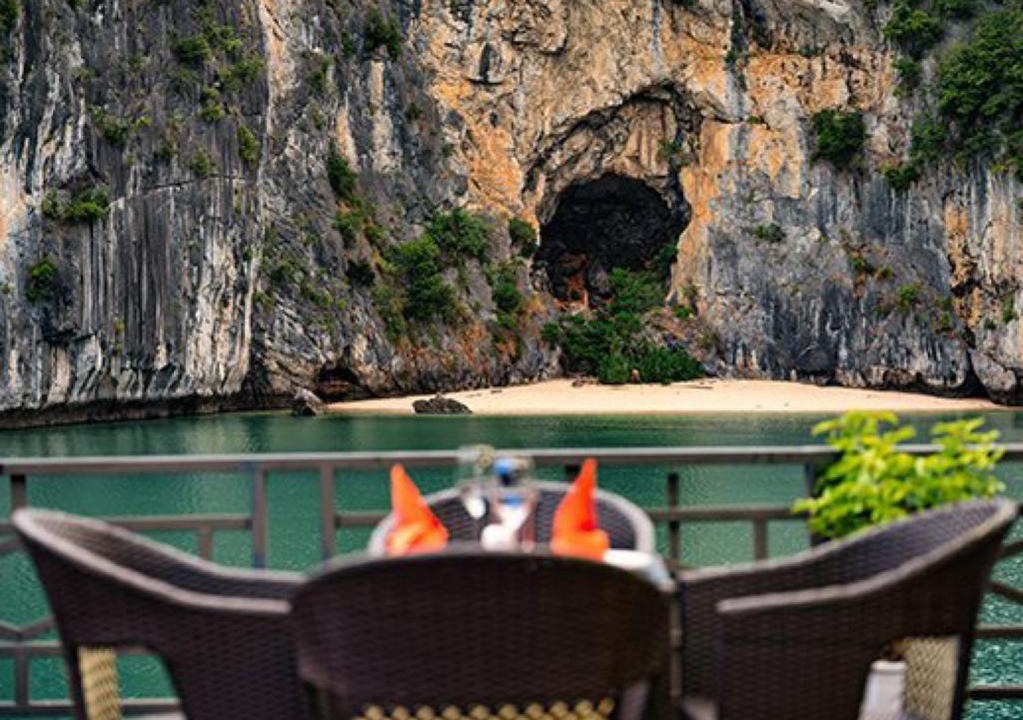 Cat Ba Boat Rental | The Boutique Cruise