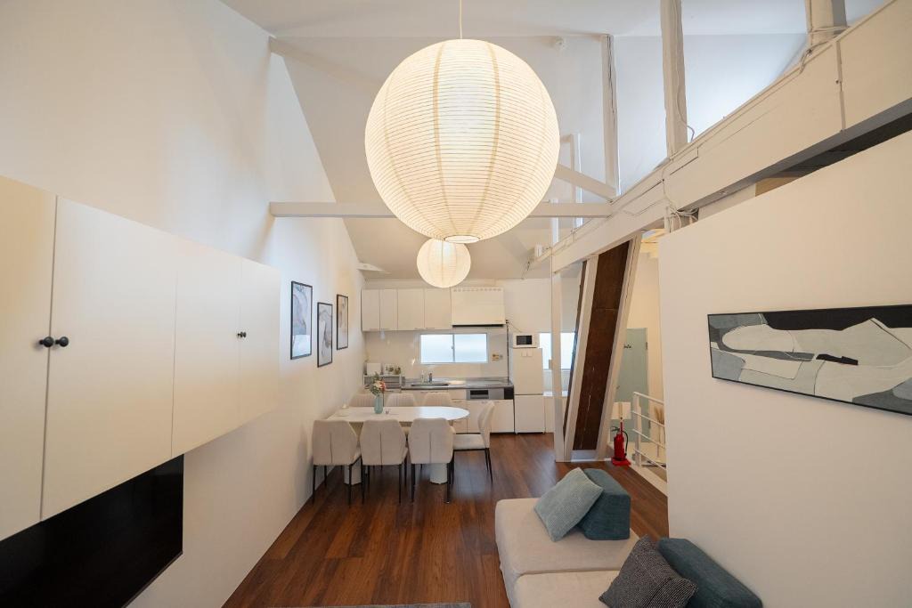 Abeno Villa | THE COZY NEST ABENO 駅1分 解放感ある一棟貸しヴィラ 長期歓迎 3BR Max9ppl