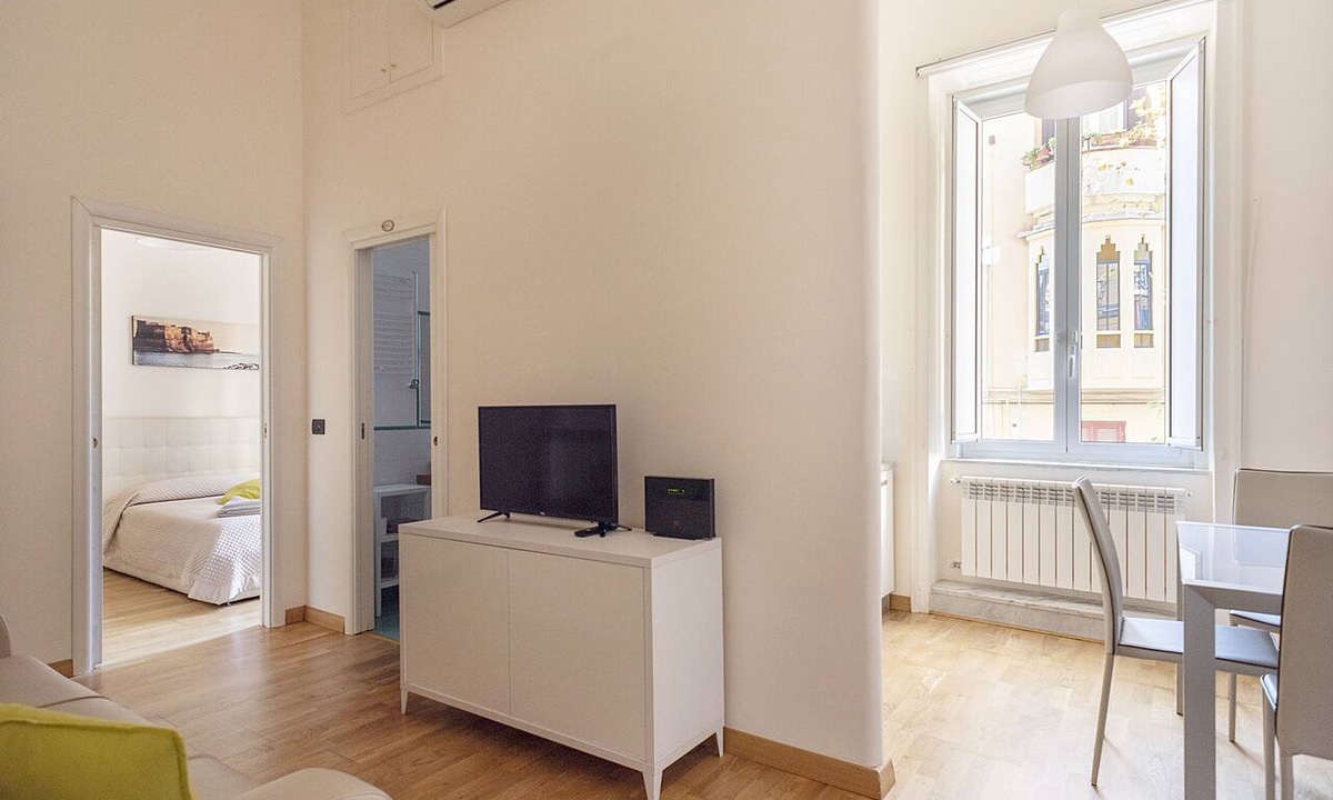 Vomero Apartment | THE House: New, Central, Near Metro. Strategic Place to Visit Naples!