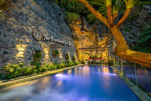 Cat Ba Hostel | The Oversleep Catba Hostel & Pool Bar