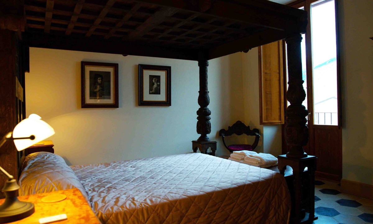 Sulmona Apartment | The Poets' Retreat - Step Back in Time Relax in Elegance