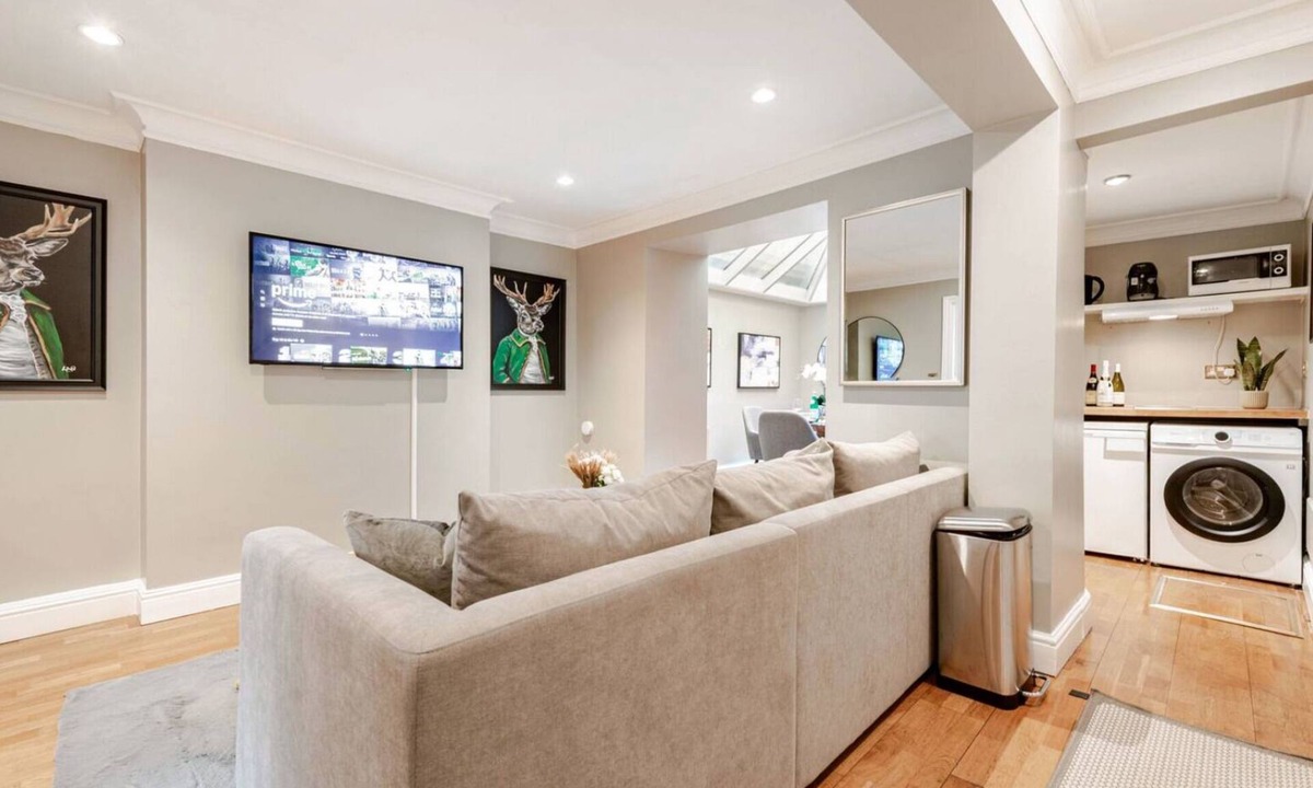Belgravia Apartment | The Victoria Retreat House — Private 2‑Bed Home