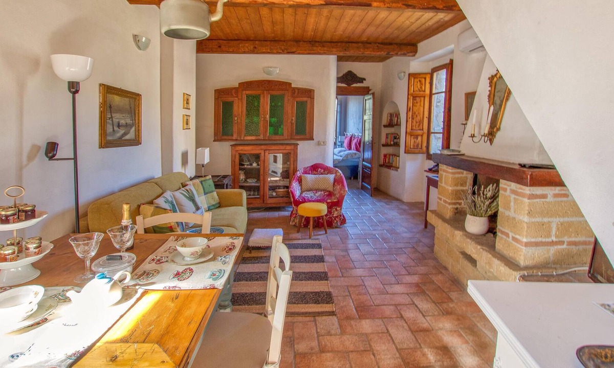 Sorano Apartment | This vacation apartment is located in the center of the medieval town of Sorano.
