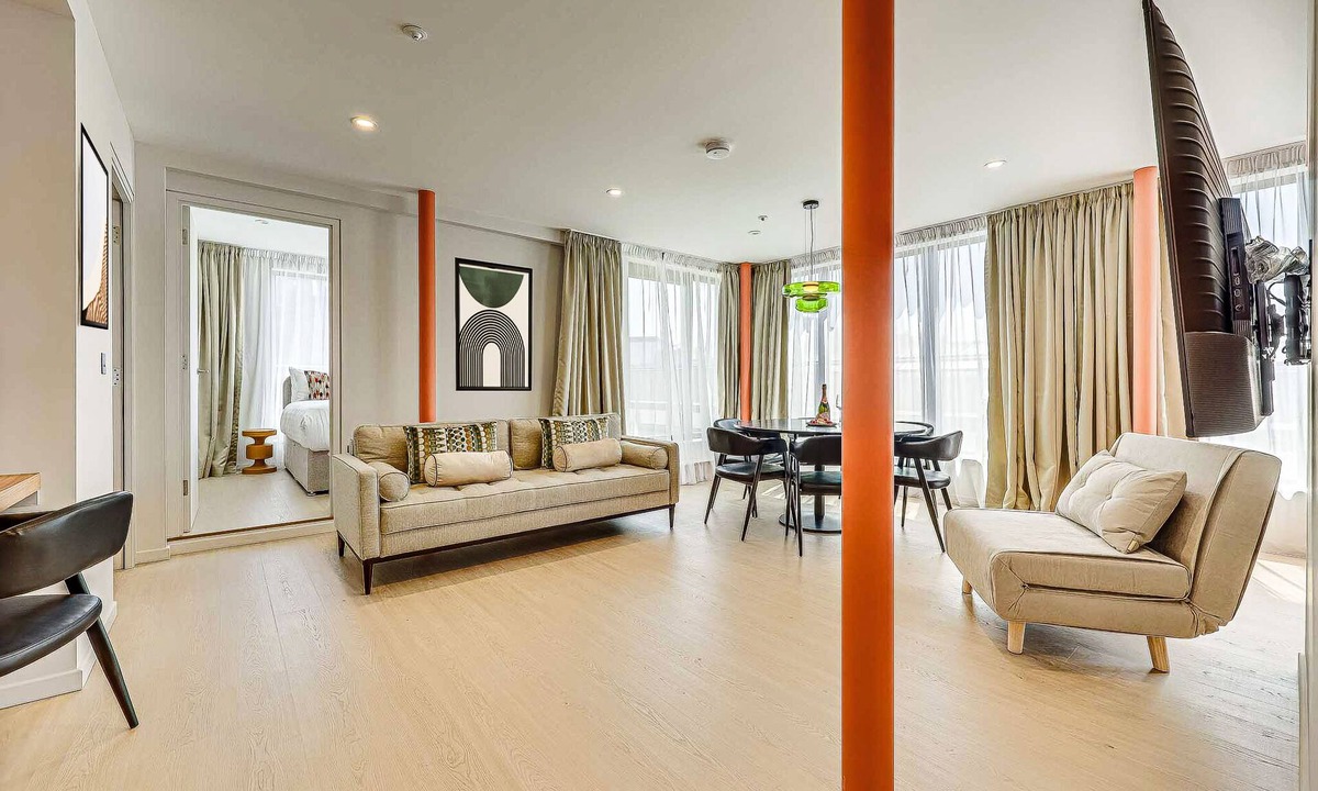 Farringdon Apartment | Three-bedroom Penthouse at Farringdon by Dmontrio